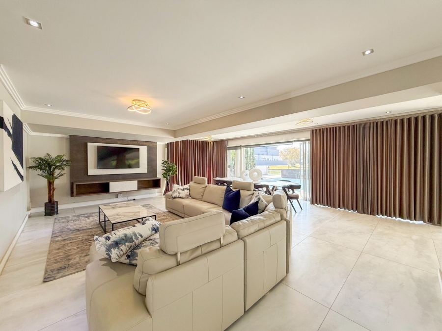 5 Bedroom Property for Sale in The Islands Estates North West
